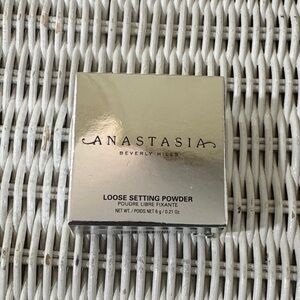 Anastasia Beverly Hills Metallic Silver Loose Setting Powder